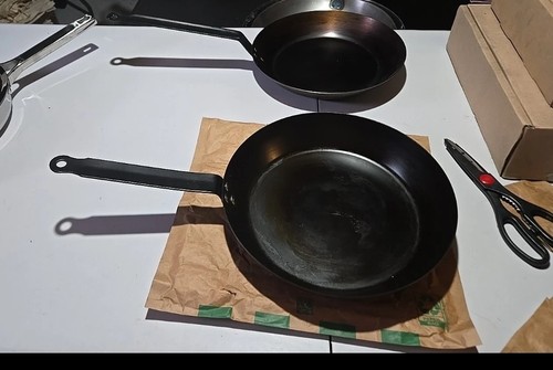 Carbon steel pan - carbon,