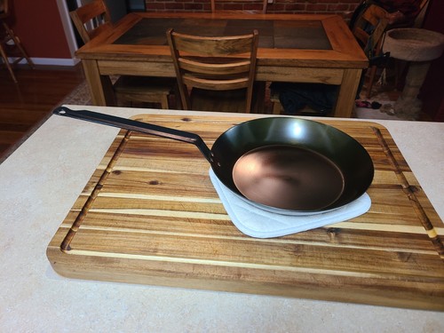 Carbon steel pan - 11",